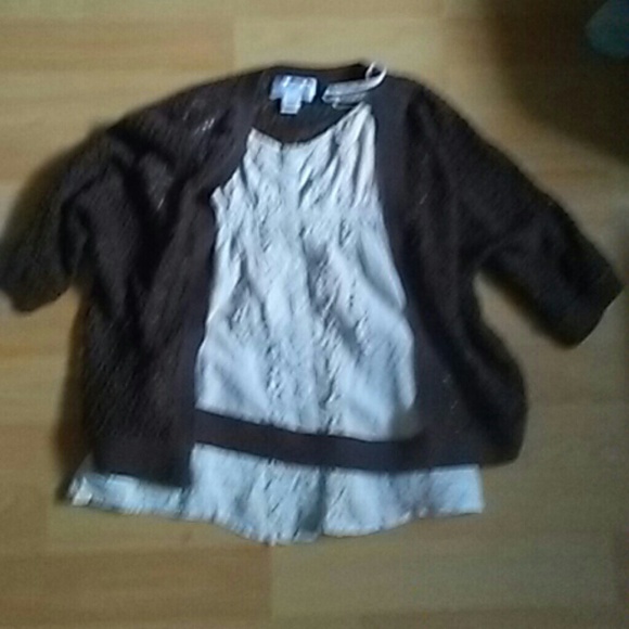 A tan tank top with buttons cream color - Picture 2 of 2